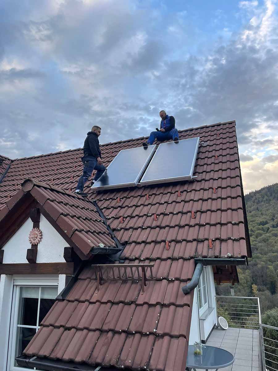 Installation von PV Modulen auf einem Dach